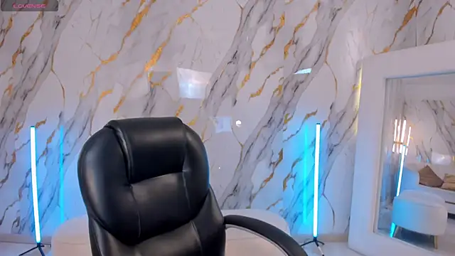 Snapshot of CandaseRussell chatting on November 2025 07:37:02 PM CandaseRussell online show from November 2025 07:37:02 PM