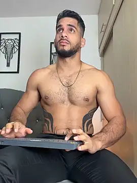 Maximiliano ford online show from October 2025 10:38:01 AM