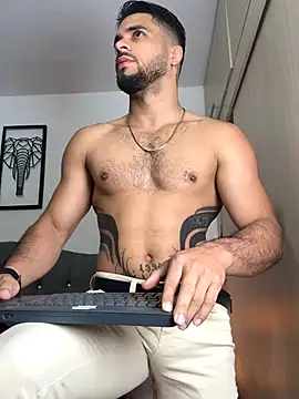 Maximiliano ford online show from October 2025 09:43:02 AM