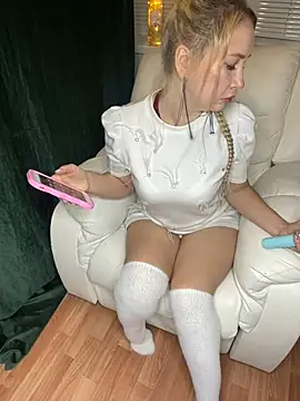 Nikusia online show from March 2025 04:07:02 PM