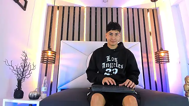 Jhojan twink online show from October 2025 12:04:02 PM