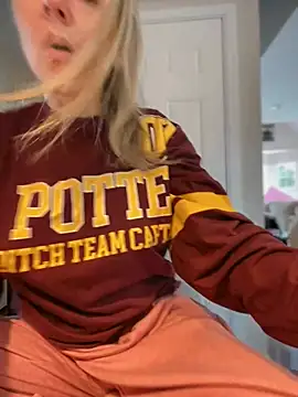 Snapshot of LittleMsMILF chatting on March 2026 05:30:02 PM LittleMsMILF online show from March 2026 05:30:02 PM