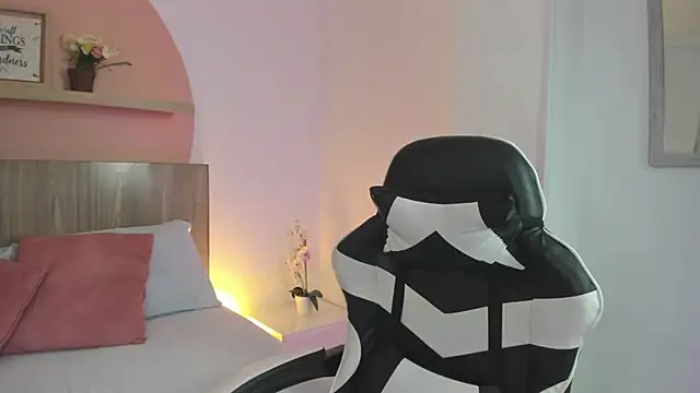 nina blake online show from October 2025 02:31:01 AM