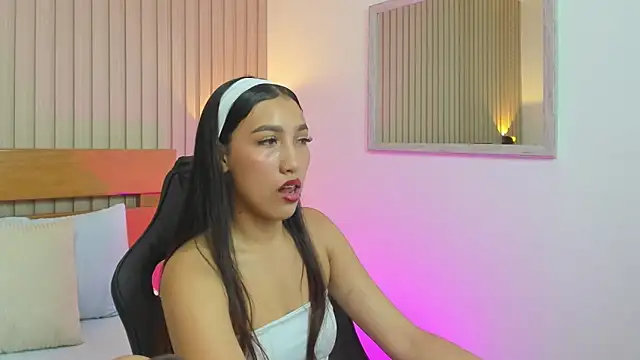 nina blake online show from October 2025 02:33:01 AM