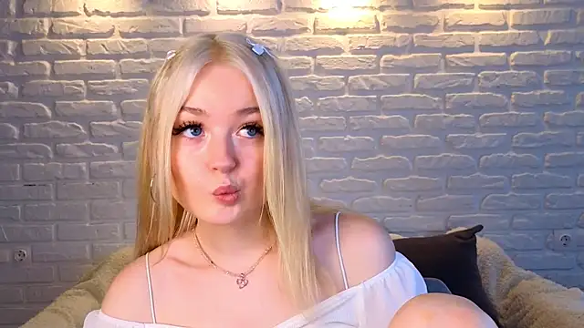 Snapshot of minigirl chatting on March 2025 07:20:02 AM minigirl online show from March 2025 07:20:02 AM