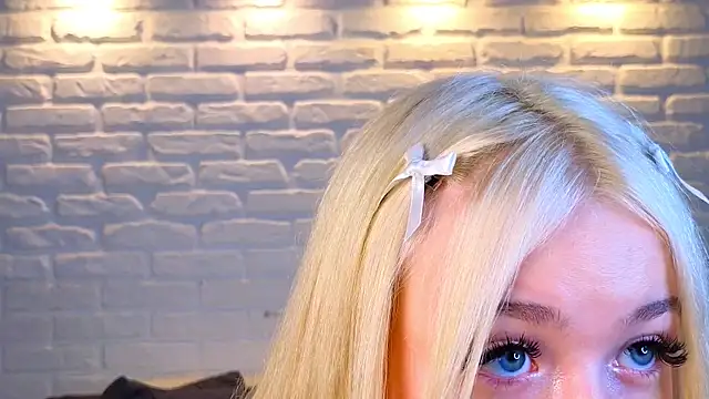 Snapshot of minigirl chatting on March 2025 04:04:01 AM minigirl online show from March 2025 04:04:01 AM