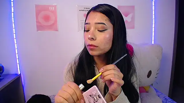 Emilybutterfly1 online show from December 2025 03:25:01 AM