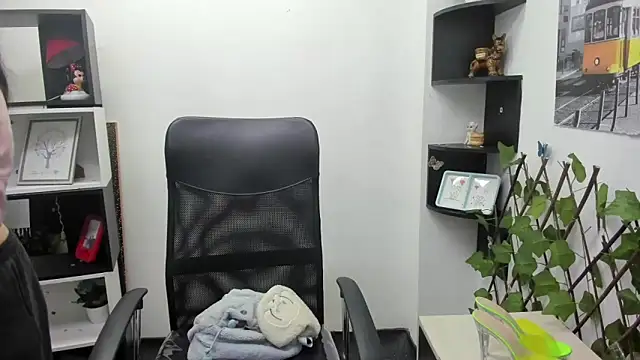 Lizeth Garcia online show from October 2025 12:12:02 PM