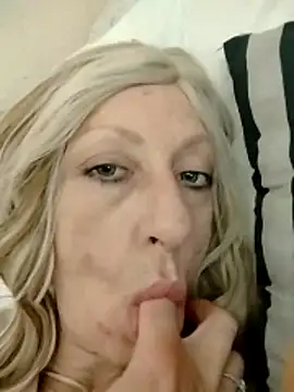 Ninfomom online show from November 2025 07:47:01 PM