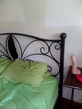 emiliemilf online show from September 2025 07:27:02 PM