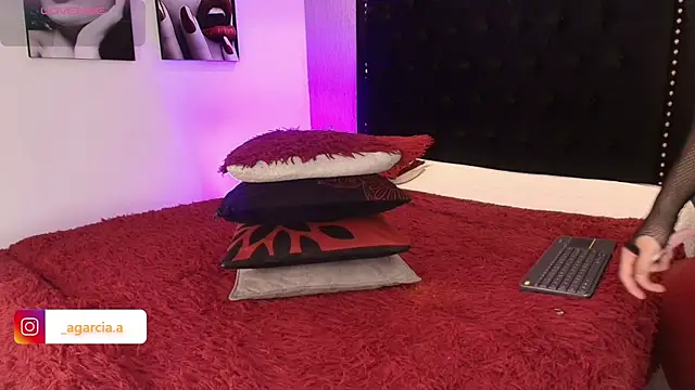 LiamWildx20 online show from November 2025 04:44:02 AM