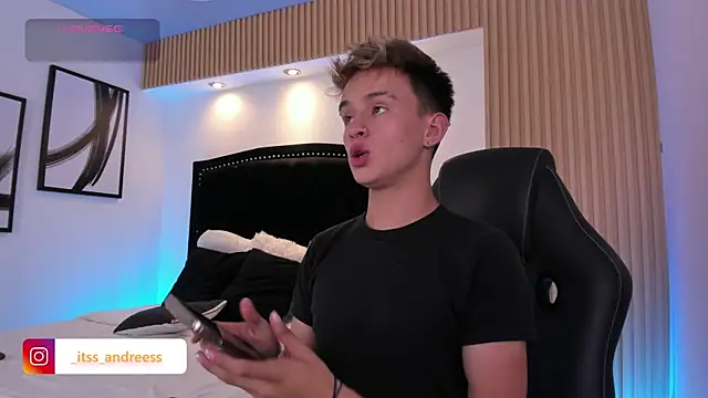 Snapshot of LiamWildx20 chatting on July 2026 04:59:02 AM LiamWildx20 online show from July 2026 04:59:02 AM