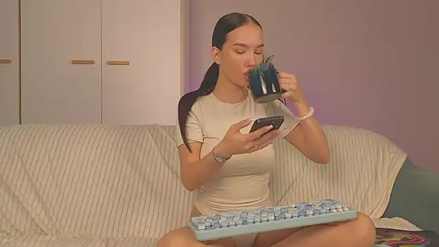 EmiliaDroll online show from October 2025 05:41:01 AM