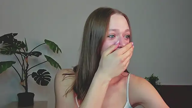 Snapshot of Sweet_Piece chatting on April 2026 08:13:02 PM Sweet Piece online show from April 2026 08:13:02 PM