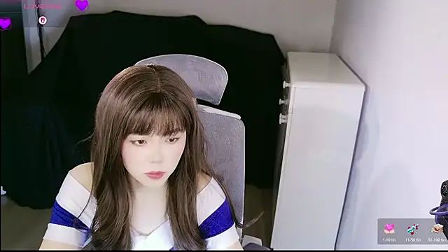 Snapshot of BlushDoll chatting on April 2026 05:15:02 PM BlushDoll online show from April 2026 05:15:02 PM