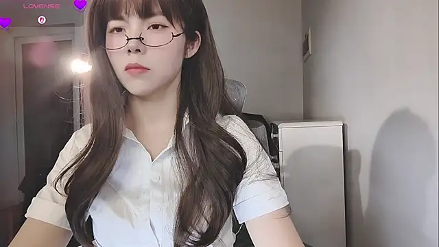 Snapshot of BlushDoll chatting on April 2026 04:26:01 PM BlushDoll online show from April 2026 04:26:01 PM