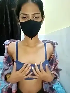 Snapshot of LOVE_BUG1 chatting on March 2025 11:56:02 PM LOVE BUG1 online show from March 2025 11:56:02 PM