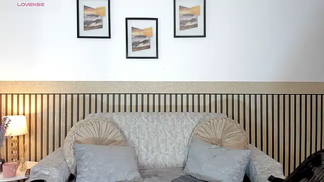 Snapshot of hanna_mils chatting on February 2026 04:18:02 AM hanna mils online show from February 2026 04:18:02 AM