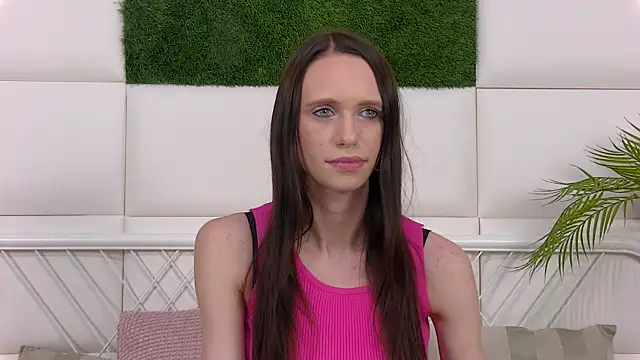 Snapshot of TaraHarris chatting on June 2026 12:17:01 PM TaraHarris online show from June 2026 12:17:01 PM