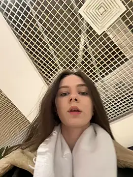 MilaBee online show from March 2025 08:51:01 AM