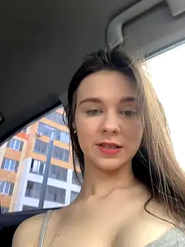 MilaBee online show from October 2025 08:43:01 AM