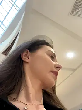 MilaBee online show from October 2025 08:56:01 AM