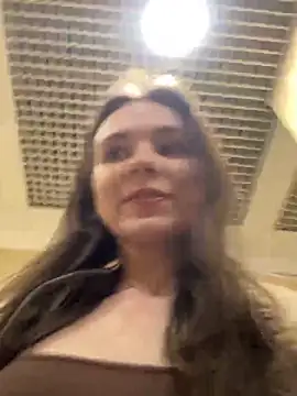 MilaBee online show from October 2025 09:40:02 AM