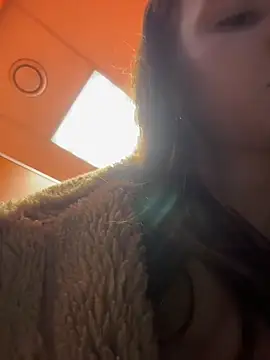 MilaBee online show from April 2026 11:52:01 AM