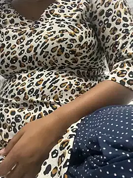 Snapshot of Roshni_cam55 chatting on March 2025 05:38:02 PM Roshni cam55 online show from March 2025 05:38:02 PM