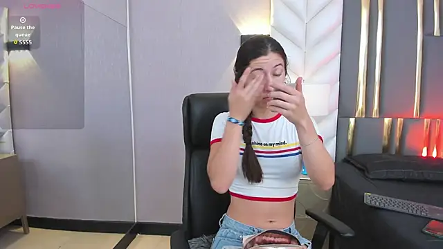 SaraJonness online show from October 2025 12:13:02 PM