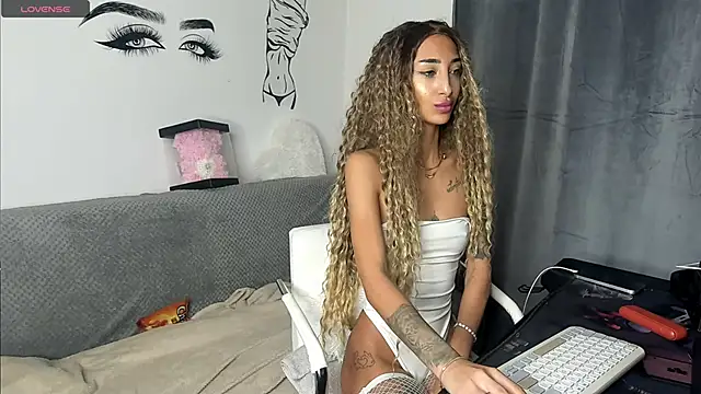 EvelynHais online show from November 2025 06:06:02 PM