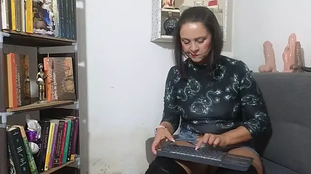 Amadamilf1980 online show from November 2025 08:09:01 PM