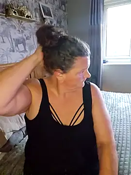 MissQueenBeex online show from September 2025 05:24:02 PM