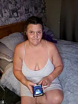 MissQueenBeex online show from October 2025 07:58:02 PM