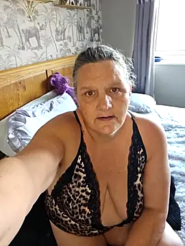 MissQueenBeex online show from October 2025 01:33:02 PM