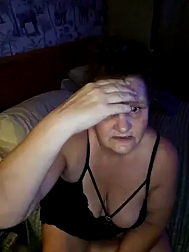 MissQueenBeex online show from December 2025 10:37:02 PM