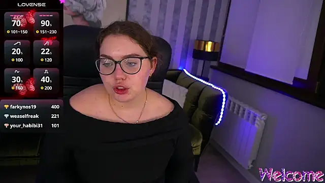 Snapshot of LuxSopphia chatting on March 2025 06:40:02 PM LuxSopphia online show from March 2025 06:40:02 PM