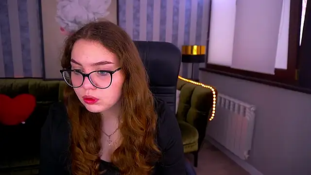 Snapshot of LuxSopphia chatting on March 2025 06:00:02 AM LuxSopphia online show from March 2025 06:00:02 AM