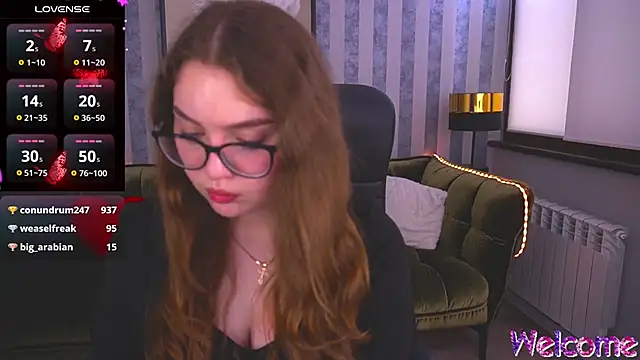 Snapshot of LuxSopphia chatting on March 2025 12:04:02 PM LuxSopphia online show from March 2025 12:04:02 PM