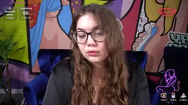 Snapshot of LuxSopphia chatting on October 2025 05:43:02 AM LuxSopphia online show from October 2025 05:43:02 AM