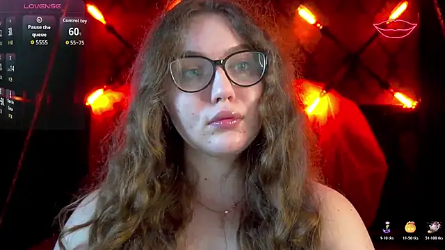 Snapshot of LuxSopphia chatting on November 2025 08:22:02 PM LuxSopphia online show from November 2025 08:22:02 PM