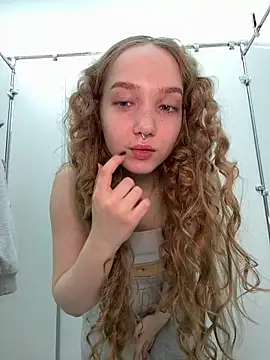 Snapshot of bambi_lu chatting on May 2026 04:45:02 PM bambi lu online show from May 2026 04:45:02 PM