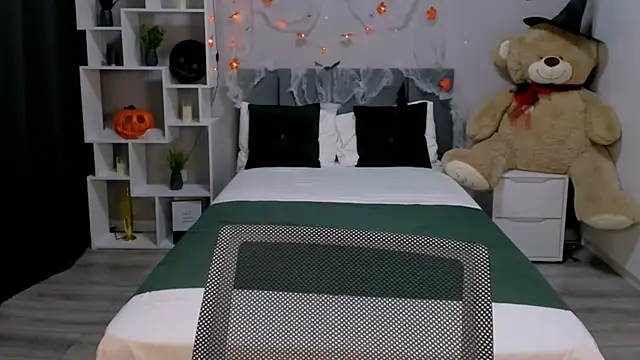 MelanieAlves online show from October 2025 12:28:02 PM