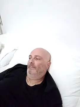 Alexis Bull online show from October 2025 04:05:02 PM