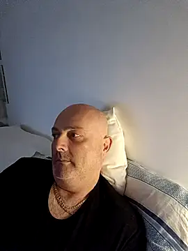 Snapshot of Alexis_Bull chatting on December 2025 11:45:01 PM Alexis Bull online show from December 2025 11:45:01 PM