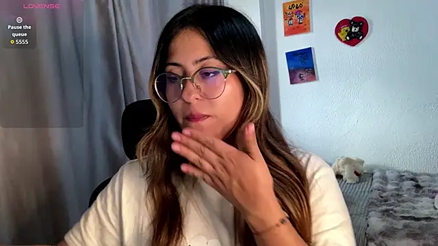 emma  bell  online show from September 2025 09:38:01 PM