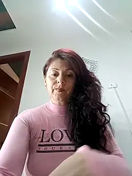 Snapshot of lunadicty chatting on November 2025 10:52:01 PM lunadicty online show from November 2025 10:52:01 PM