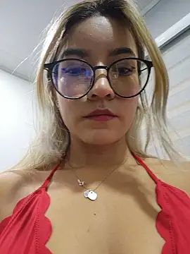 Pretty roxxyy online show from December 2025 12:36:02 PM