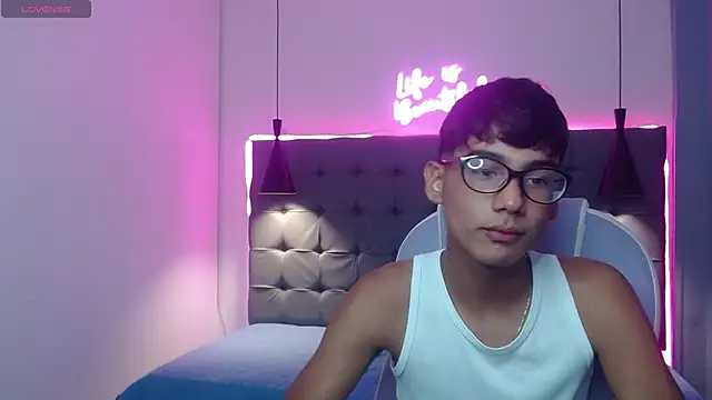 OliverTwinky online show from March 2025 04:16:02 AM