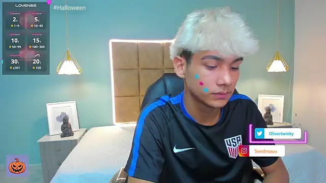 OliverTwinky online show from October 2025 09:34:02 PM